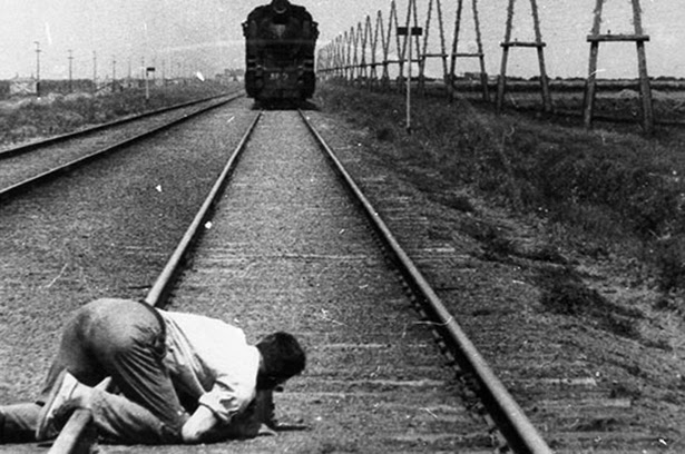 Vertov films oncoming train